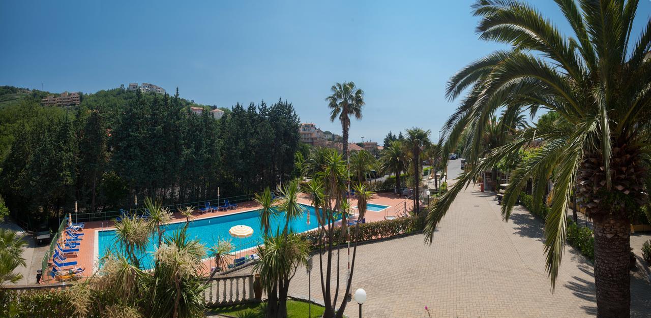 Campeggio Pian Dei Boschi Pietra Ligure Εξωτερικό φωτογραφία